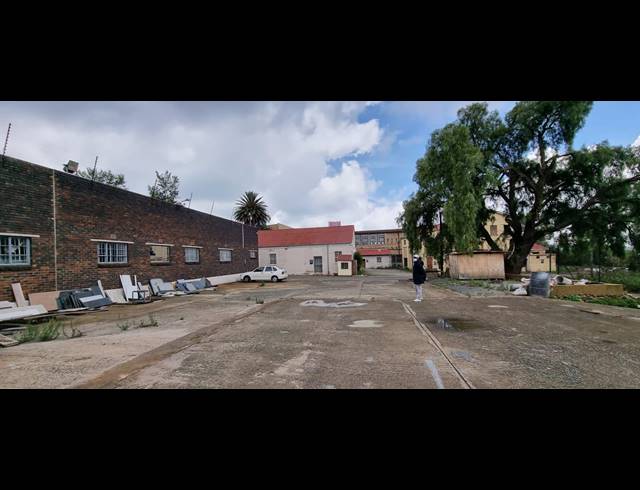 2,240M² WAREHOUSE FOR SALE IN VILLAGE MAIN